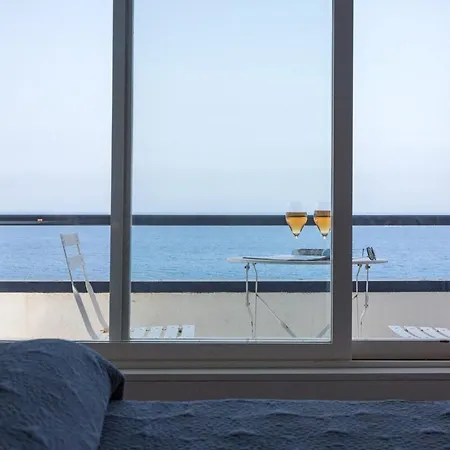 White & Sea *